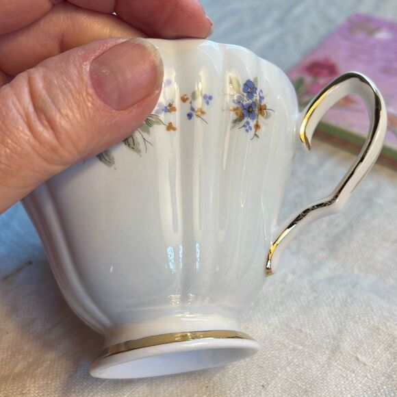 VTG Colclough bone China #8179 “ Blue Floral” pattern teacup & saucer. - Picture 3 of 12
